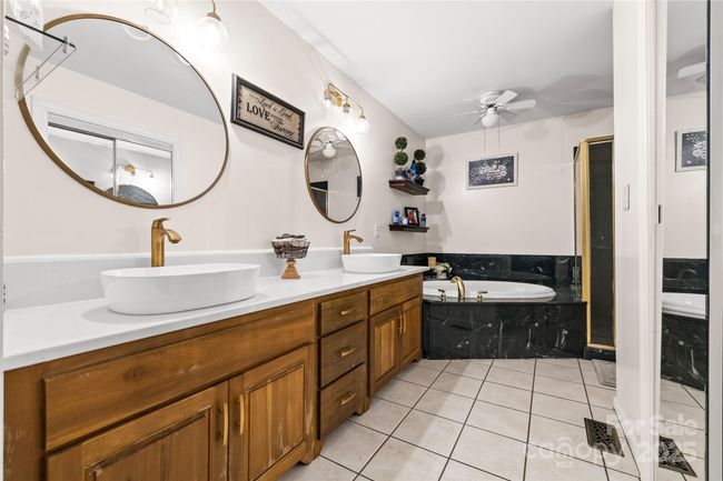 Master bath with large wall=k in closet | Image 22