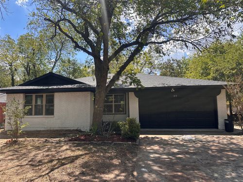 819 W State St, Terrell, TX, 75160-1639 | Card Image