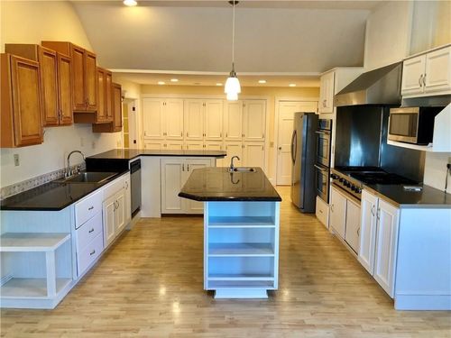 d-16 Clearview Ave, Portsmouth, RI, 02871-2344 | Card Image