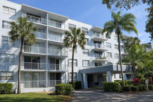 apt-2d-470 Executive Center Dr, West Palm Beach, FL, 33401-2978 | Card Image