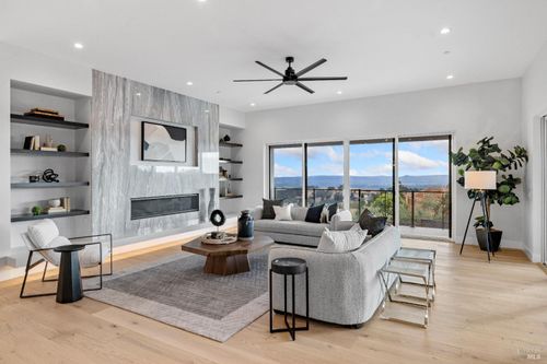 3839 Horizon View Way, Santa Rosa, CA, 95404-7653 | Card Image