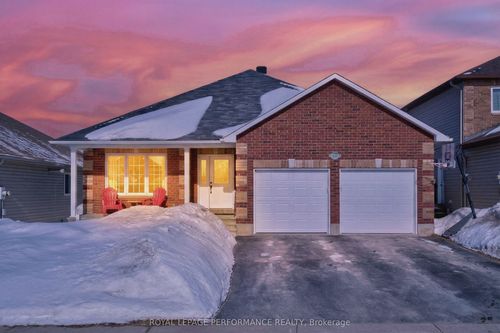 639 Robert Hill St, Almonte, ON, K0A1A0 | Card Image