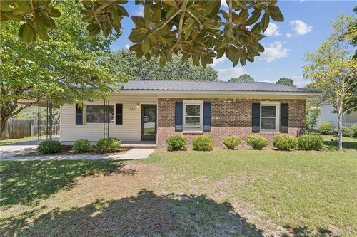 3660 Metric Dr, Hope Mills, NC, 28348-2227 | Card Image