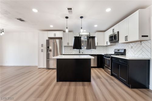 4461 Bennett Dr, Las Vegas, NV, 89121-6701 | Card Image