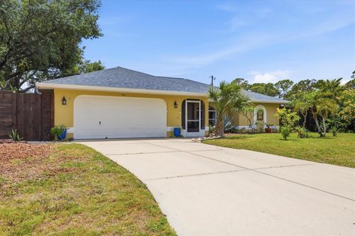 945 Macon Rd, Venice, FL, 34293-6745 | Card Image