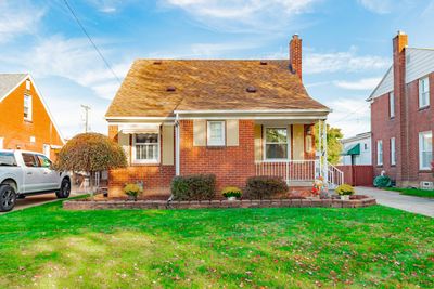 Front view of home | Image 2