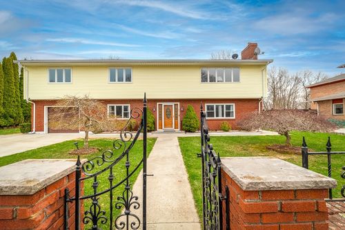 35 Reservoir Rd, Gloucester, MA, 01930-2262 | Card Image