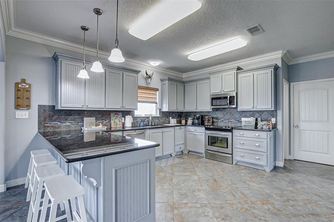 2774 Gulfview Ln, House other with 4 bedrooms, 4 bathrooms and 5 parking in Crystal Beach TX | Image 9