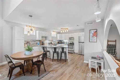 apt-15-1420 11th Street Dr Nw, Hickory, NC, 28601-2271 | Card Image