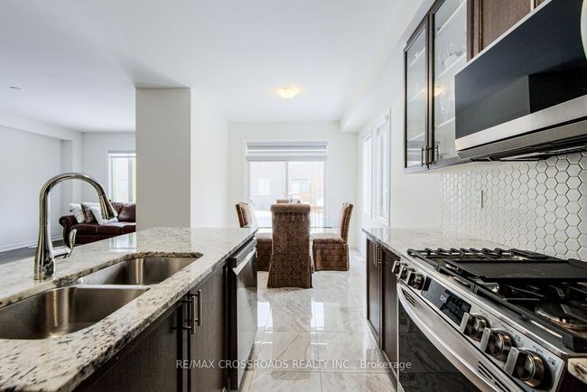 2 Hough Lane, House attached with 3 bedrooms, 3 bathrooms and 1 parking in Ajax ON | Image 17