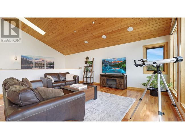 1910 Pineridge Dr, House other with 5 bedrooms, 3 bathrooms and 23 parking in Invermere BC | Image 10
