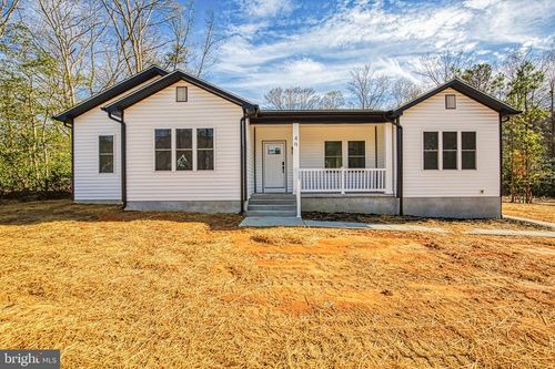 49 Poplar Ln, COLONIAL BEACH, VA, 22443-3801 | Card Image