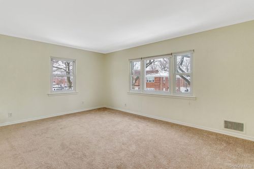2-75-07 198th St, Fresh Meadows, NY, 11366 | Card Image