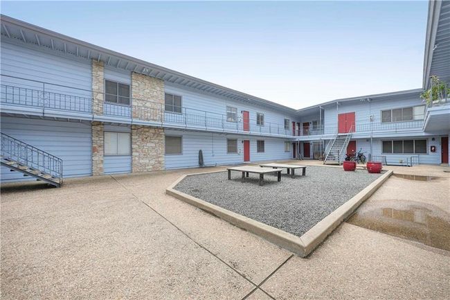 APT-209 - 2408 Longview St, Condo with 2 bedrooms, 1 bathrooms and 2 parking in Austin TX | Image 9