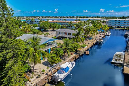 305 50th Street Ocean, Marathon, FL, 33050-2601 | Card Image