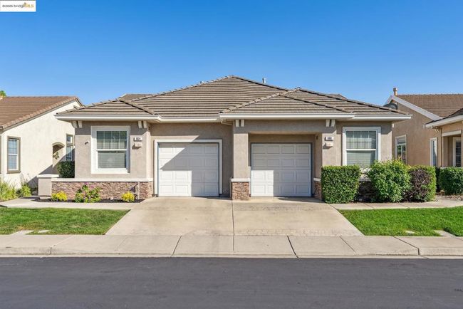 664 Prince Albert Way, Home with 2 bedrooms, 2 bathrooms and 1 parking in Brentwood CA | Image 5
