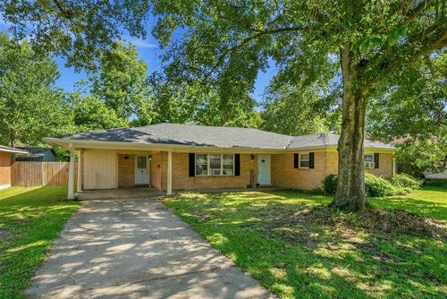 226 Greenway St, Lake Charles, LA, 70605-6824 | Card Image
