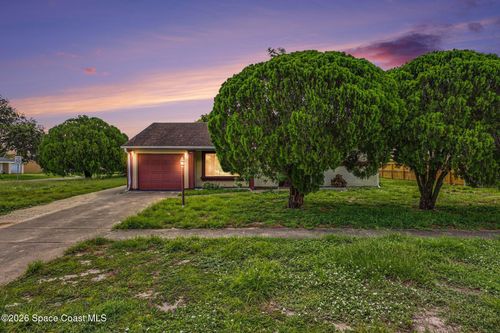 997 Mariposa Dr Ne, Palm Bay, FL, 32905-4425 | Card Image