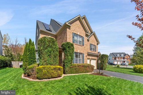 1663 Georges Knoll Ct, Woodbridge, VA, 22192-7703 | Card Image