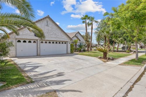 641 Retreat Way, Lemoore, CA, 93245-1711 | Card Image