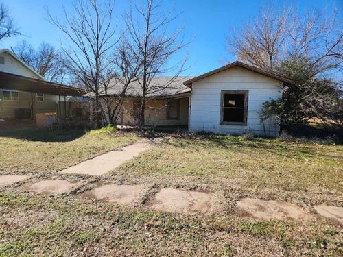 303 N 5th Avenue, Munday, TX, 76371 | Card Image