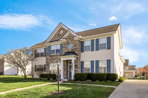 18042 Kinder Oak Dr, Noblesville, IN, 46062-7527 | Card Image