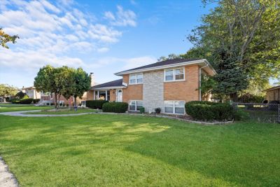 7749 S Octavia Avenue, House other with 3 bedrooms, 2 bathrooms and 2 parking in Bridgeview IL | Image 3