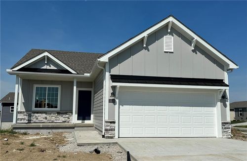 12508 S Parkwood Ln, Lee's Summit, MO, 64086-6721 | Card Image