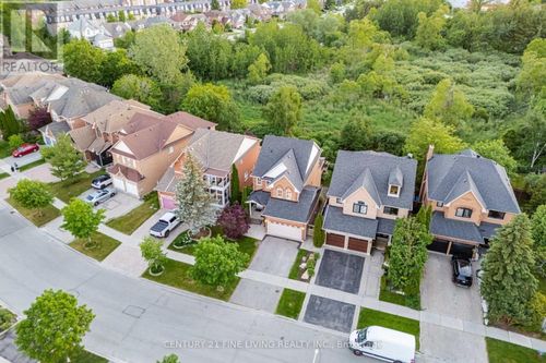 18 Nantucket Dr, Richmond Hill, ON, L4E3V1 | Card Image
