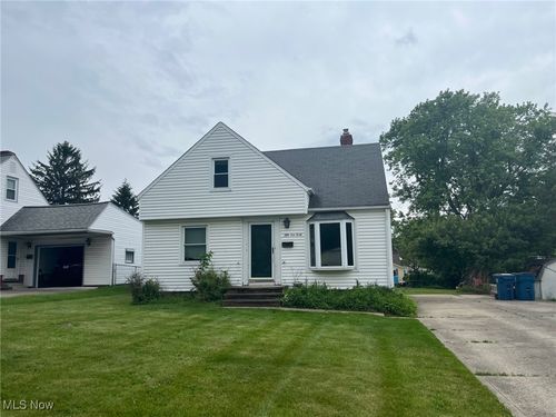 5140 Robinhood Dr, Willoughby, OH, 44094-4322 | Card Image
