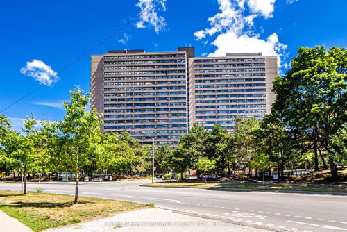 1210-100 Leeward Glenway, East York, ON, M3C2Z1 | Card Image
