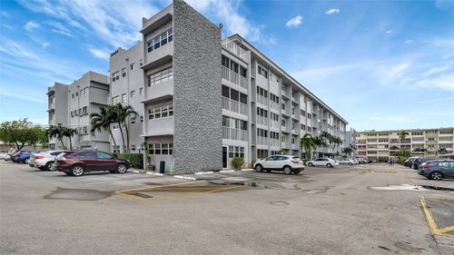 apt-502t-329 Se 3rd St, Hallandale Beach, FL, 33009-1608 | Card Image