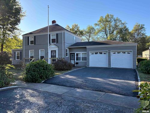 831 E 5th St, Centralia, IL, 62801-4008 | Card Image