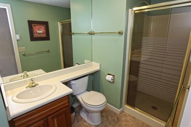 B - 33B Suntec Loop, Condo with 4 bedrooms, 4 bathrooms and null parking in West Dover VT | Image 16