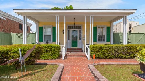 122 French St, New Iberia, LA, 70560-3701 | Card Image