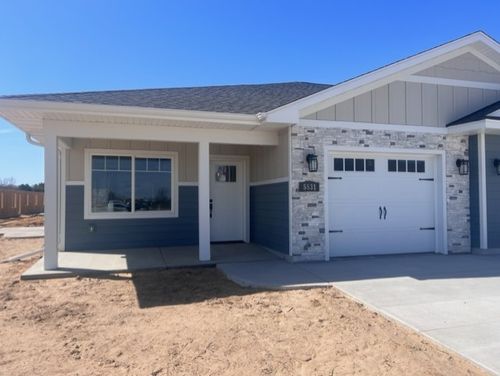 5511 Cottage Ln, Eau Claire, WI, 54701-6481 | Card Image