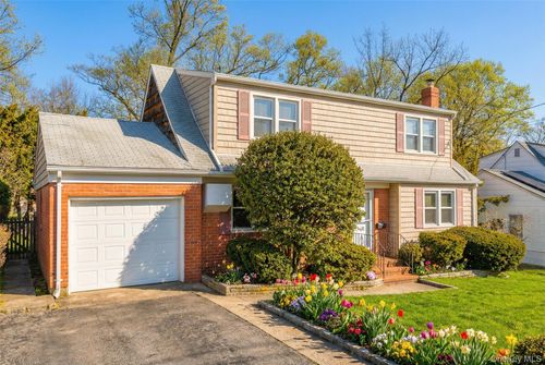 11 Delaware Ave, Port Washington, NY, 11050-2903 | Card Image