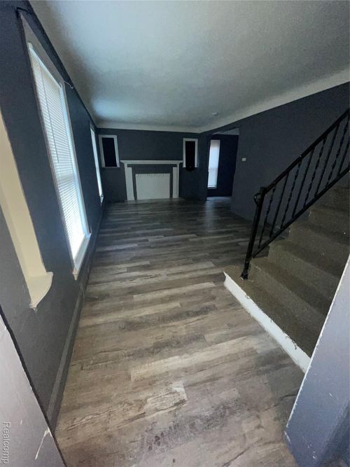 11643 Sussex St, Detroit, MI, 48227-2027 | Card Image