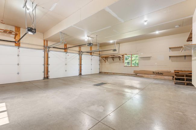 Garage | Image 29