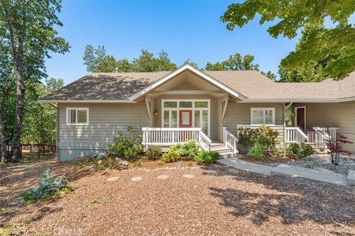 1227 Eddy Dr, Mount Shasta, CA, 96067-9409 | Card Image