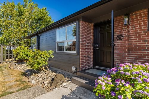 3523 Sw Charlestown Street, Seattle, WA, 98126 | Card Image