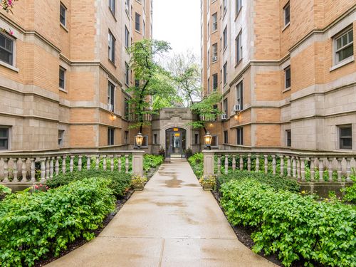 6d-609 W Stratford Pl, Chicago, IL, 60657-2661 | Card Image