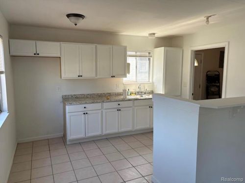 5952 Banner St, Taylor, MI, 48180-1255 | Card Image