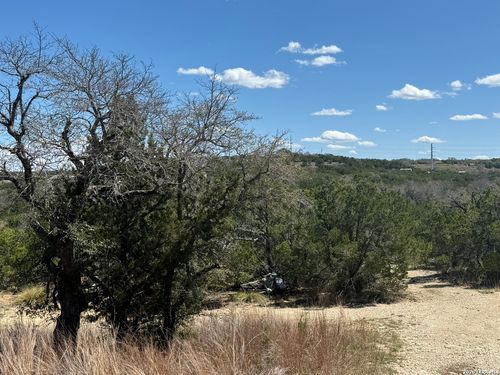 100 Manana Dr, Blanco, TX, 78606-5127 | Card Image