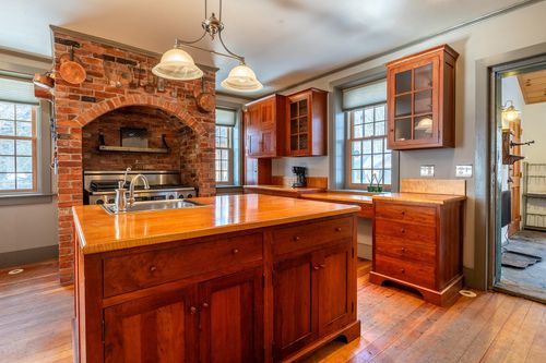 566 Simonsville Rd, Andover, VT, 05143-9083 | Card Image