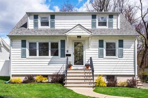 74 Franklin St, Verona, NJ, 07044-1923 | Card Image