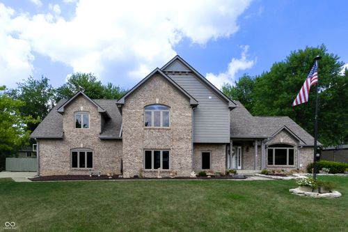 5560 Salem Dr N, Carmel, IN, 46033-8581 | Card Image