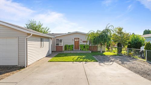 9139 W Arrowhead Ave, Kennewick, WA, 99336-7105 | Card Image