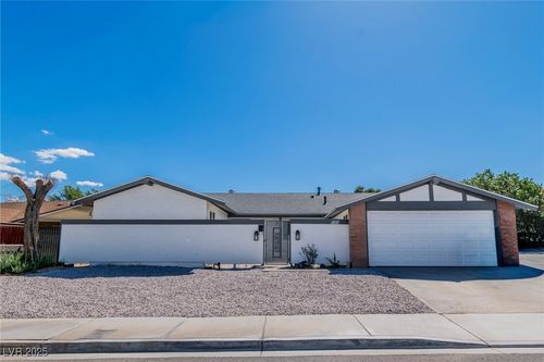 4785 San Sebastian Ave, Las Vegas, NV, 89121-6842 | Card Image