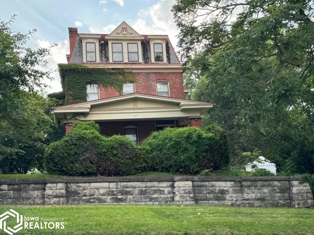 5th St, Burlington, IA 52601